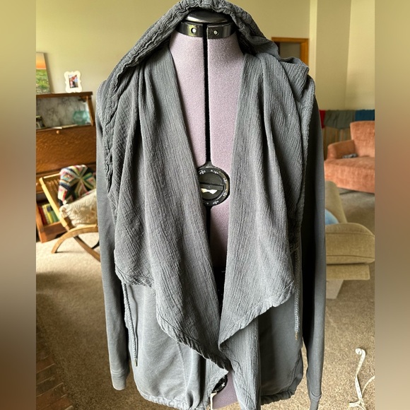 Gauze Hoodie Jacket with Tie Front Shacket Top Layer Olive + Oak Lightwe… - Picture 2 of 10